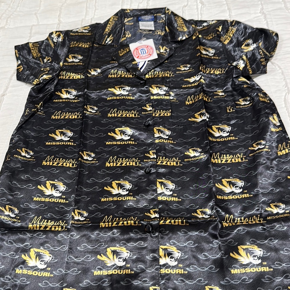 Missouri Sports College Officially Licensed Women’s Button Mizzou Night Shirt, M